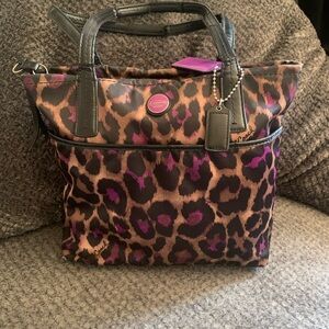 Coach F25282 Signature Sateen Ocelot Print Tote Bag Purse Black Purple